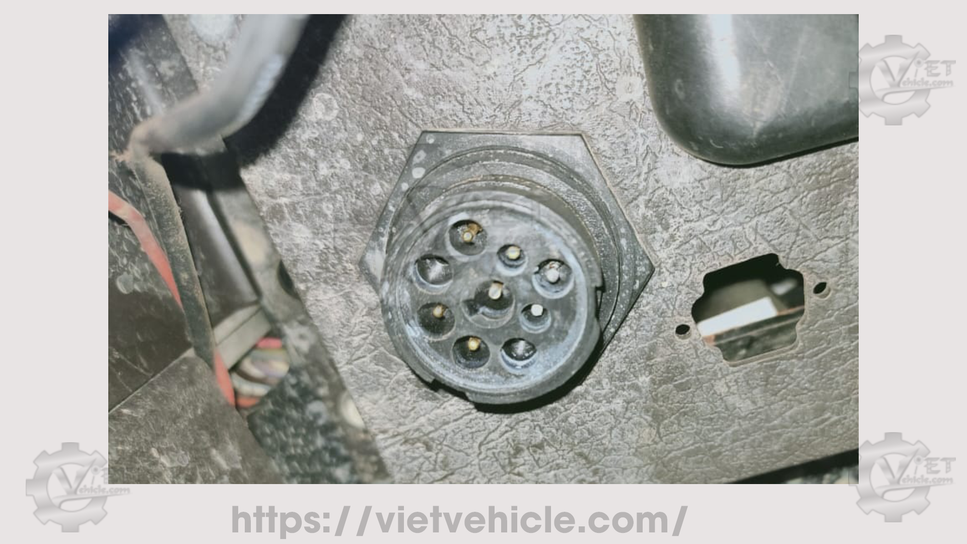 Diagnostic connector on Diesel engine 1