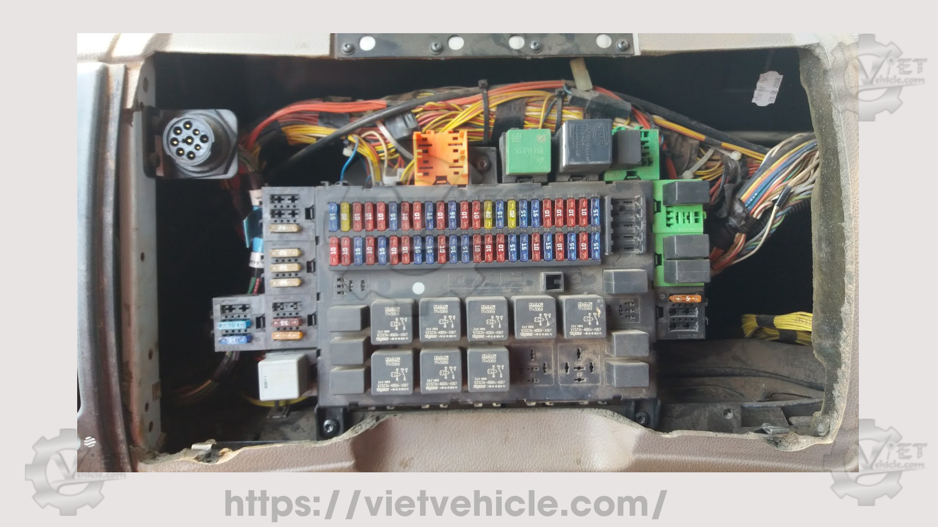 Diagnostic connector on Diesel engine 2