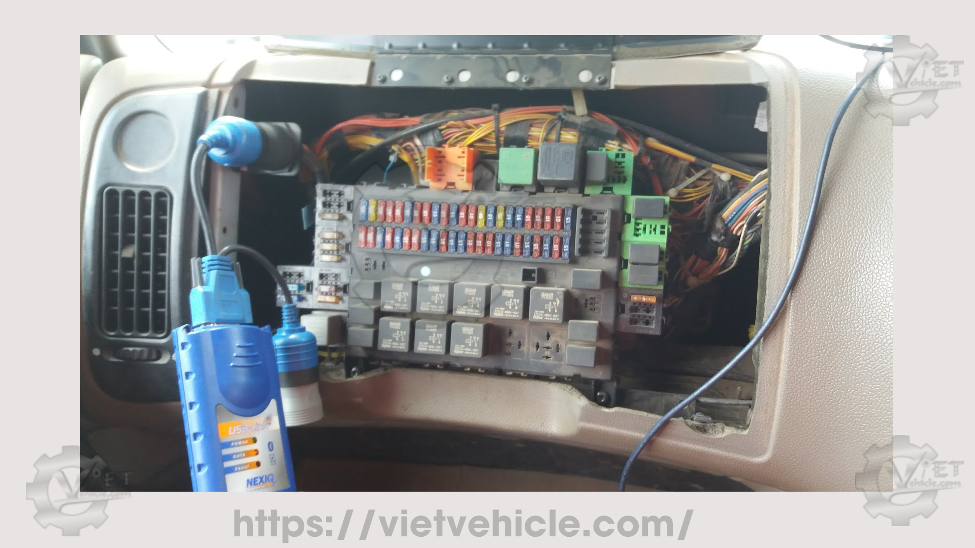 Diagnostic connector on Diesel engine 3