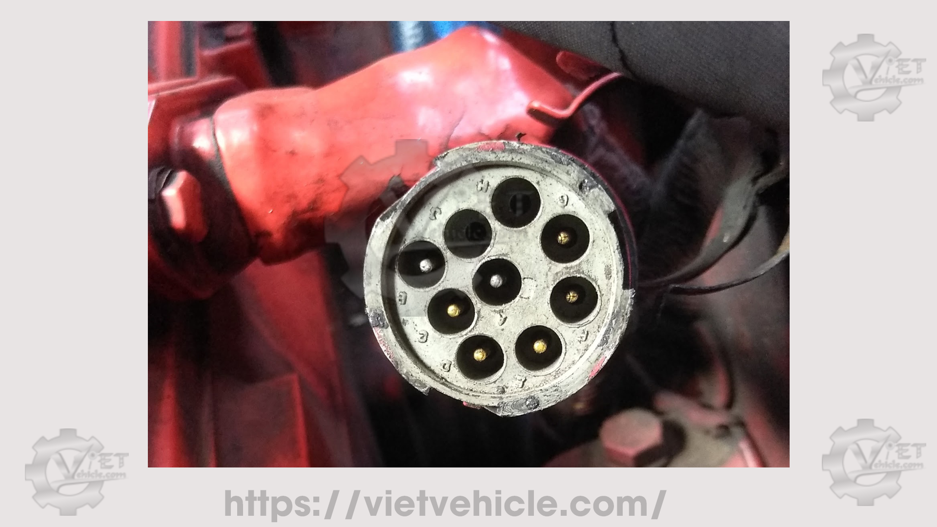 Diagnostic connector on Diesel engine 5